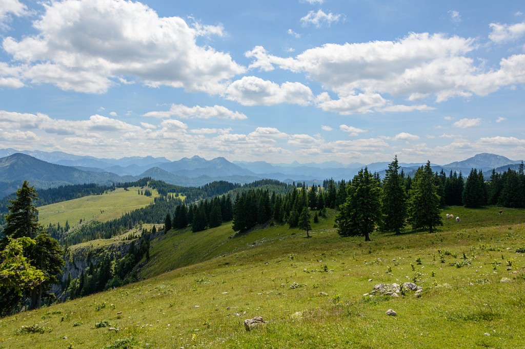 Westward View from Mitterbach am Erlaufsee, Austria. By Uoaei1. CC-BY-SA 4.0.